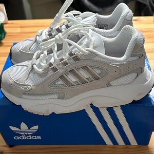 Adidas women’s size 6 ozmillen
